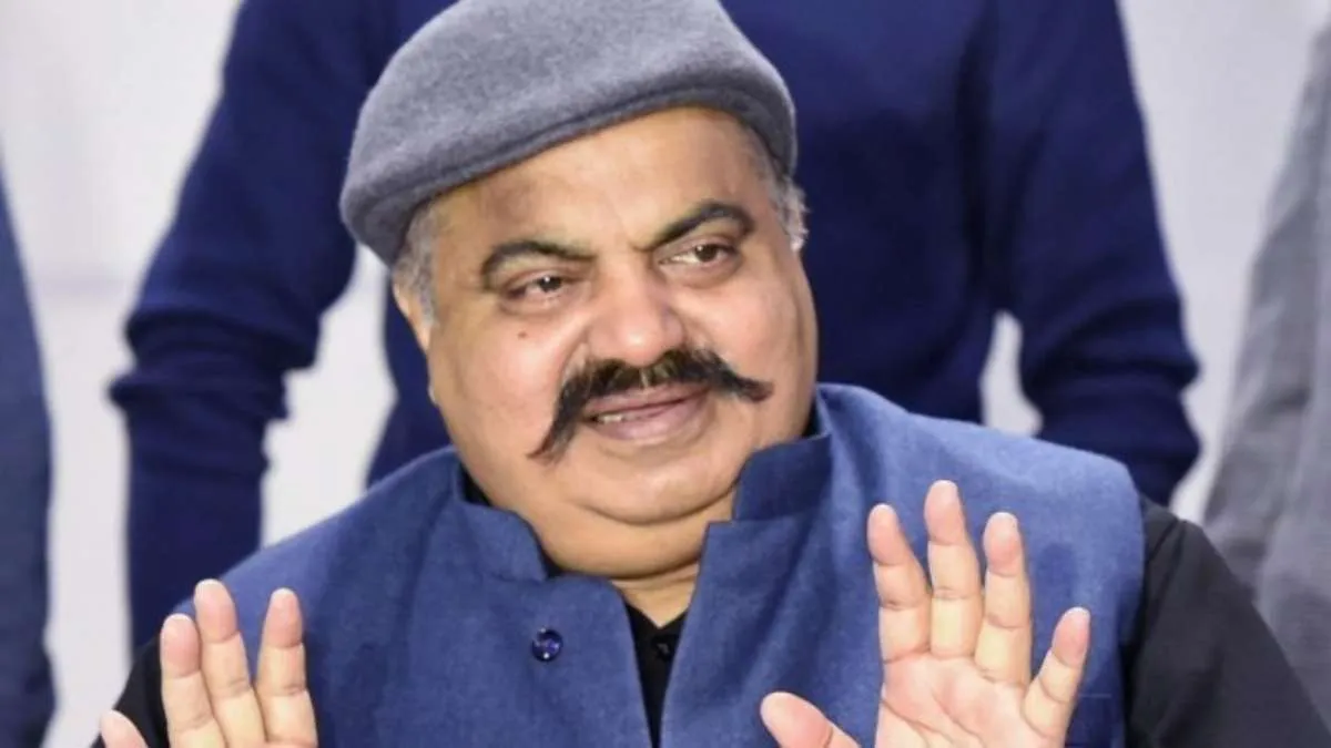 सरेआम मारा गया यूपी का माफिया डॉन अतीक अहमद, पूरे 101 केस, जानें कैसे बना था गैंगस्टर से सांसद atique ahmed life history- India TV Hindi