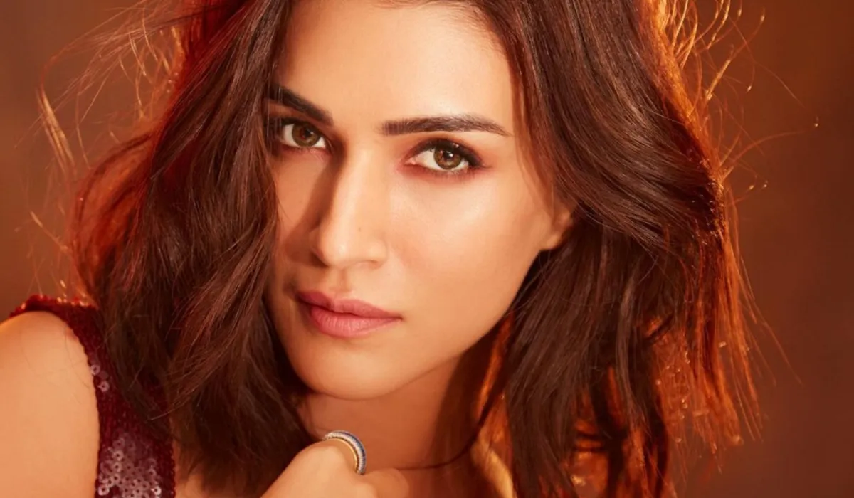 Kriti Sanon jumped from sky 13,000 feet in Dubai fans said after watching the video Superwoman- India TV Hindi