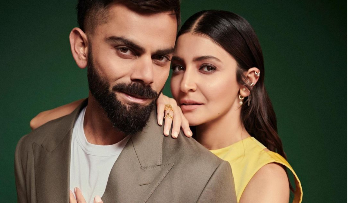 Virat Kohli blows a kiss to Anushka Sharma in the stands during cricket match See actress reaction viral pics Virat Kohli ने मैच के दौरान Anushka Sharma पर इस अंदाज में लुटाया प्यार, देखें वायरल फोटो