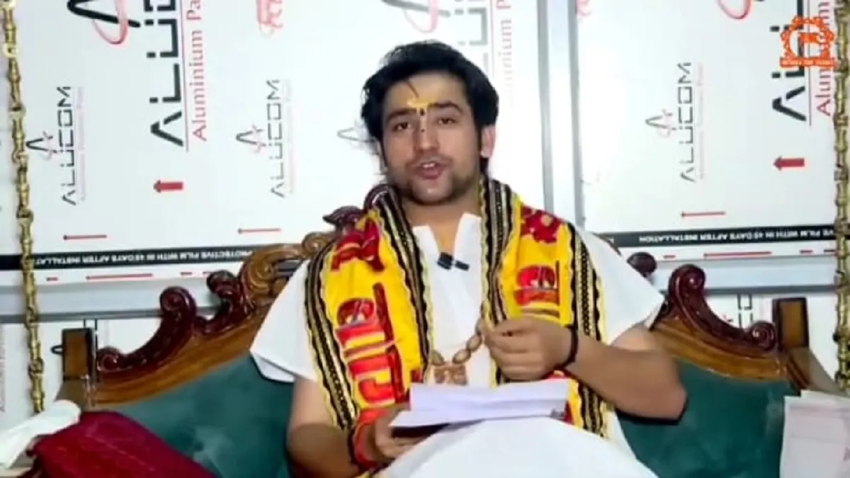 फिर संकट में बागेश्वर धाम सरकार, धीरेंद्र शास्त्री के खिलाफ इस समाज ने खोला मोर्चा, FIR दर्ज कराने की चेतावनी पंडित धीरेंद्र कृष्ण शास्त्री- India TV Hindi
