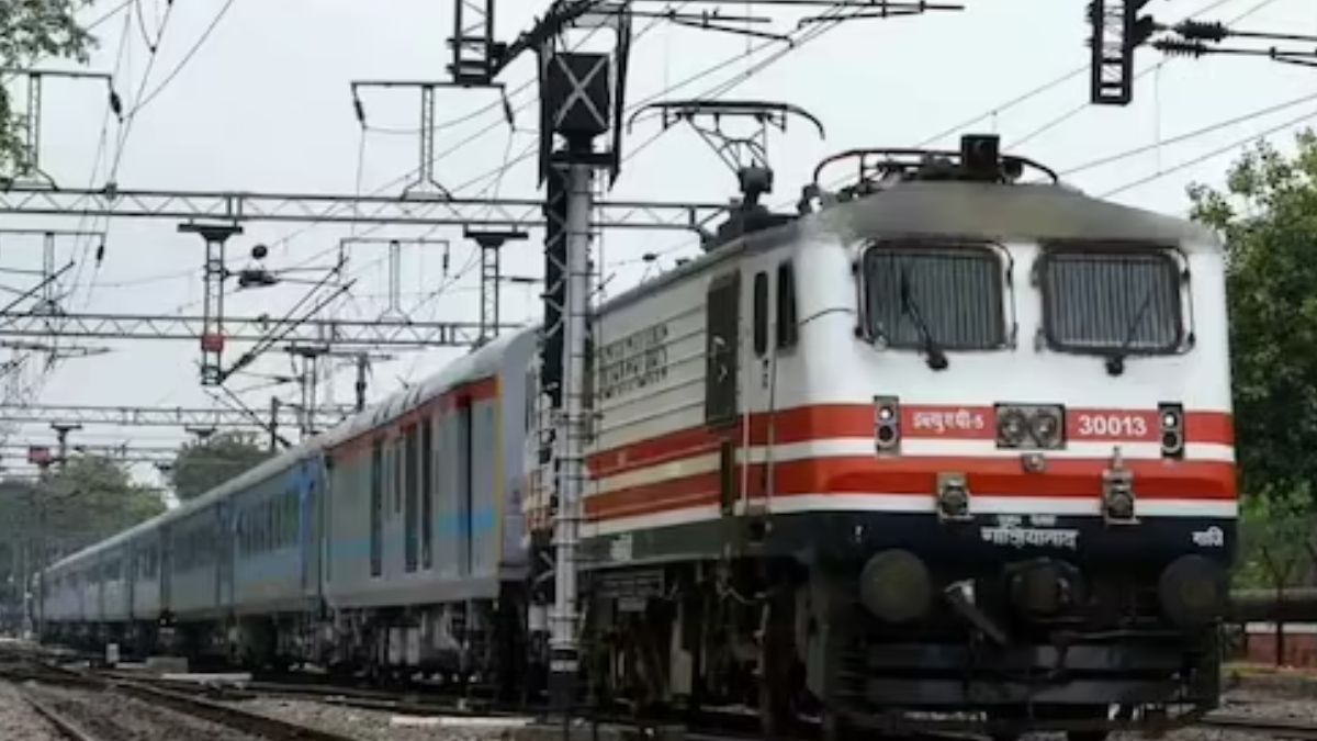 85 trains cancelled, vehicles stranded amid protest of Kudmi community in West Bengal | बंगाल में अनुसूचित जनजाति के दर्जे की मांग को लेकर कुड‍़मी समुदाय का प्रदर्शन, रद्द करनी पड़ीं 85 ट्रेनें