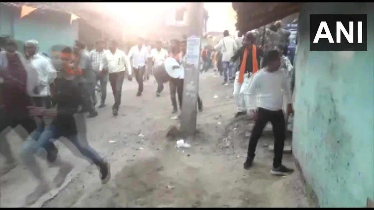 Ramnavami Violence: शहर-शहर मचा कहर, महाराष्ट्र-गुजरात से लेकर बिहार-बंगाल-झारखंड तक बवाल, जानें कहां-क्या हुआ? violence on ramnavami - India TV Hindi