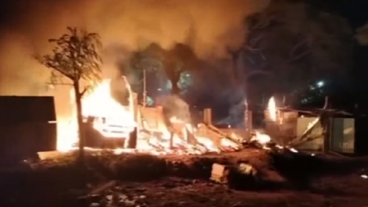 झारखंड: जमशेदपुर में 2 गुटों के बीच हिंसक झड़प के बाद तनाव, पत्थरबाजी और आगजनी भी हुई, धारा 144 लागू । Jharkhand violent clash between two groups in Jamshedpur Section 144 applied