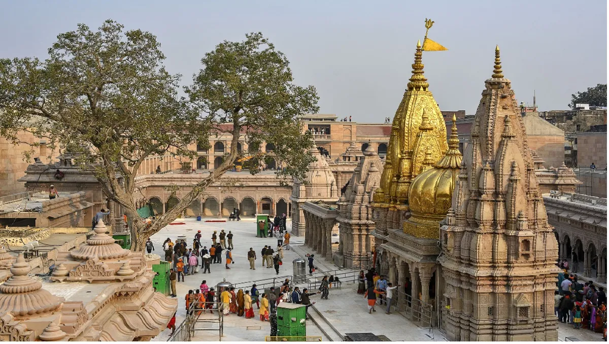 कॉरिडोर बनने के बाद काशी विश्वनाथ मंदिर की रिकाॅर्ड कमाई, भक्तों ने 100 करोड़ नकद तो इतने किलो सोना चढ़ाया काशी विश्वनाथ मंदिर- India TV Hindi