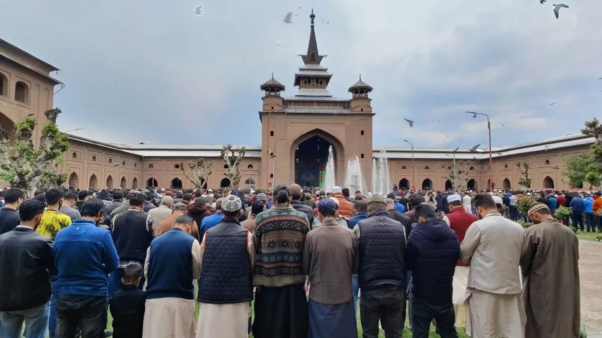 कश्मीर में रमजान में पिछले 32 सालों में पहली बार हुआ ऐसा, आर्टिकल 370 का खात्मा है वजह? Ramzan in Kashmir, Ramzan in Kashmir Article 370, Article 370, Jamia Masjid Srinagar- India TV Hindi