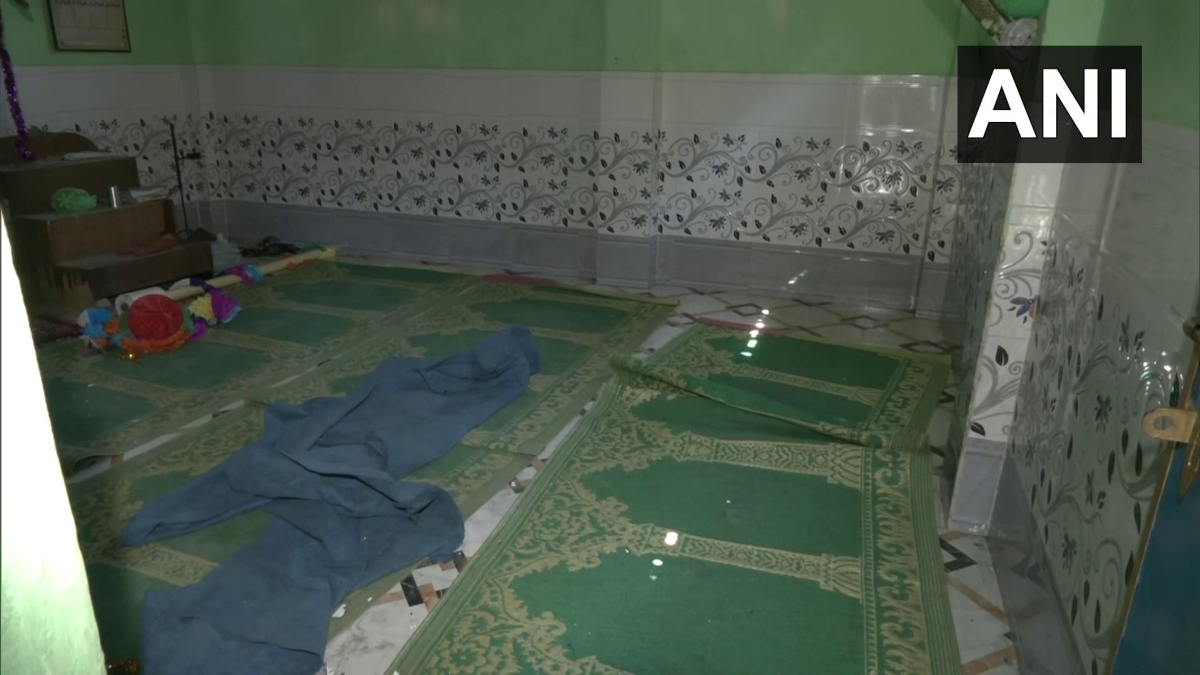 हरियाणा के सोनीपत में मस्जिद पर भीड़ ने किया हमला, नमाज अदा कर रहे लोगों को पीटा, 16 युवक गिरफ्तार