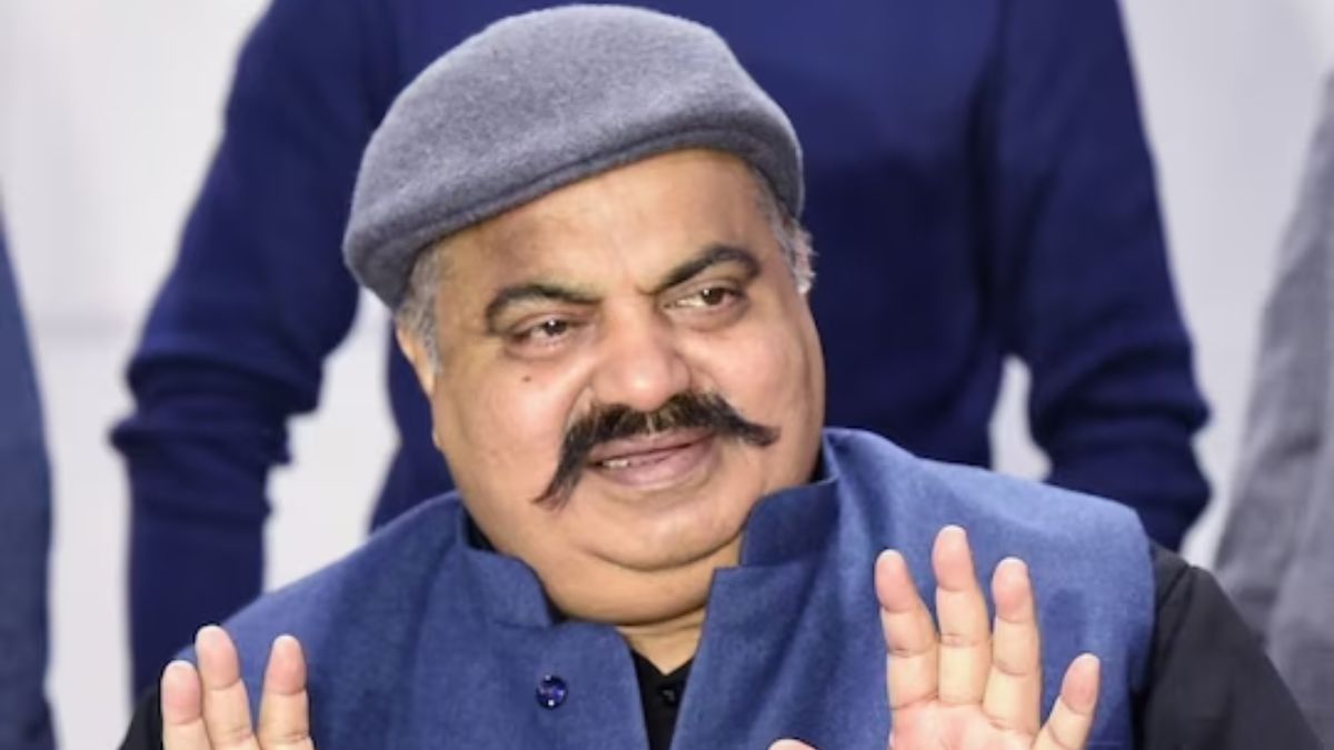 अतीक के बाद अब उसके वकील ने दुकानदार से मांगी रंगदारी l After Atiq ahmed death his lawyer vijay mishra demanded extortion from the shopkeeper uttar pradesh prayagraj