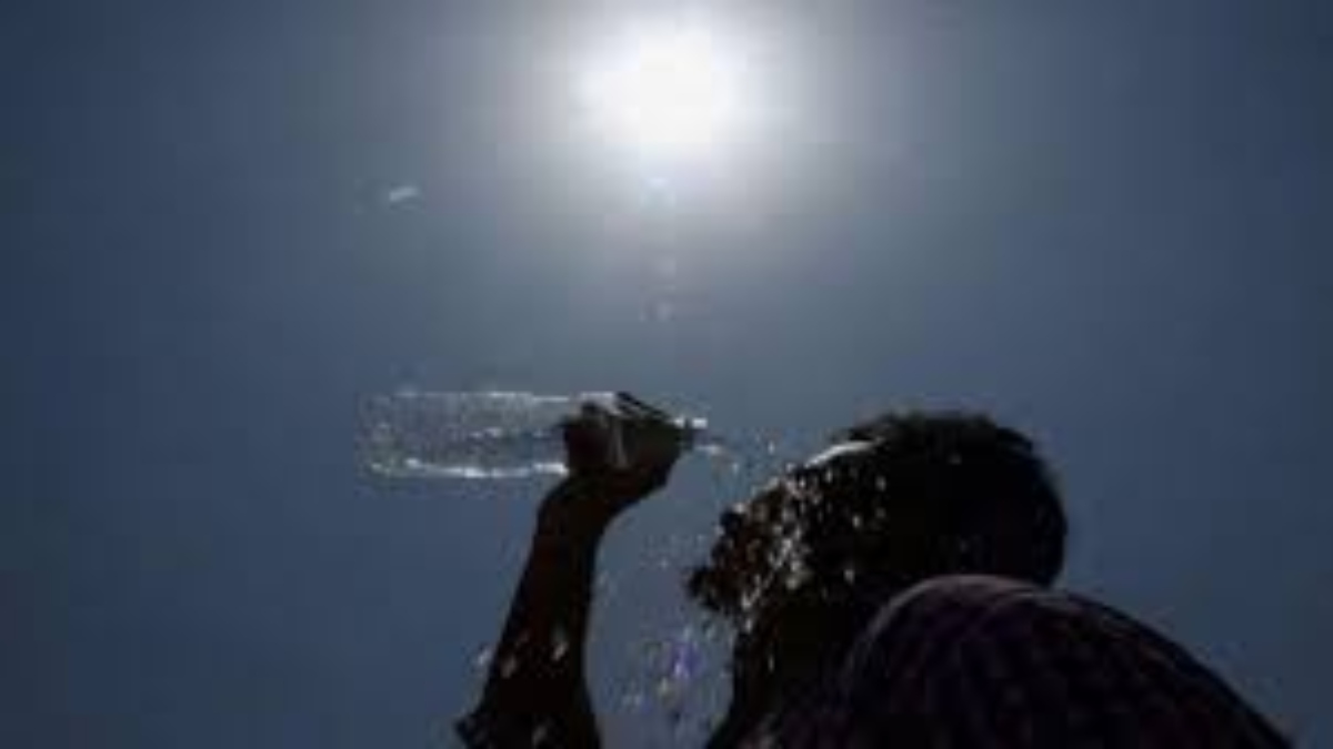 IMD Weather update Delhi NCR People suffering from high Heatwave highest temperature recorder in Najafgarh उफ्फ गर्मी…दिल्ली में Heatwave के टॉर्चर से बेहाल लोग, 46 डिग्री के पार पहुंचा पारा