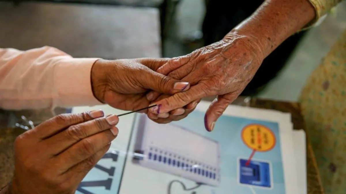 Opinion Poll On Karnataka Elections: कर्नाटक में कौन सी पार्टी कितनी सीटें जीतेगी? जानिए चौंकाने वाले जवाब karnataka opinion poll- India TV Hindi