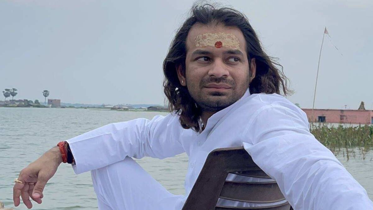 तेजप्रताप ने किया खुलासा कि उनका जन्म इनकी वजह से हुआ bihar Tej Pratap revealed that he was born because of Devraha Baba shared photo on Twitter