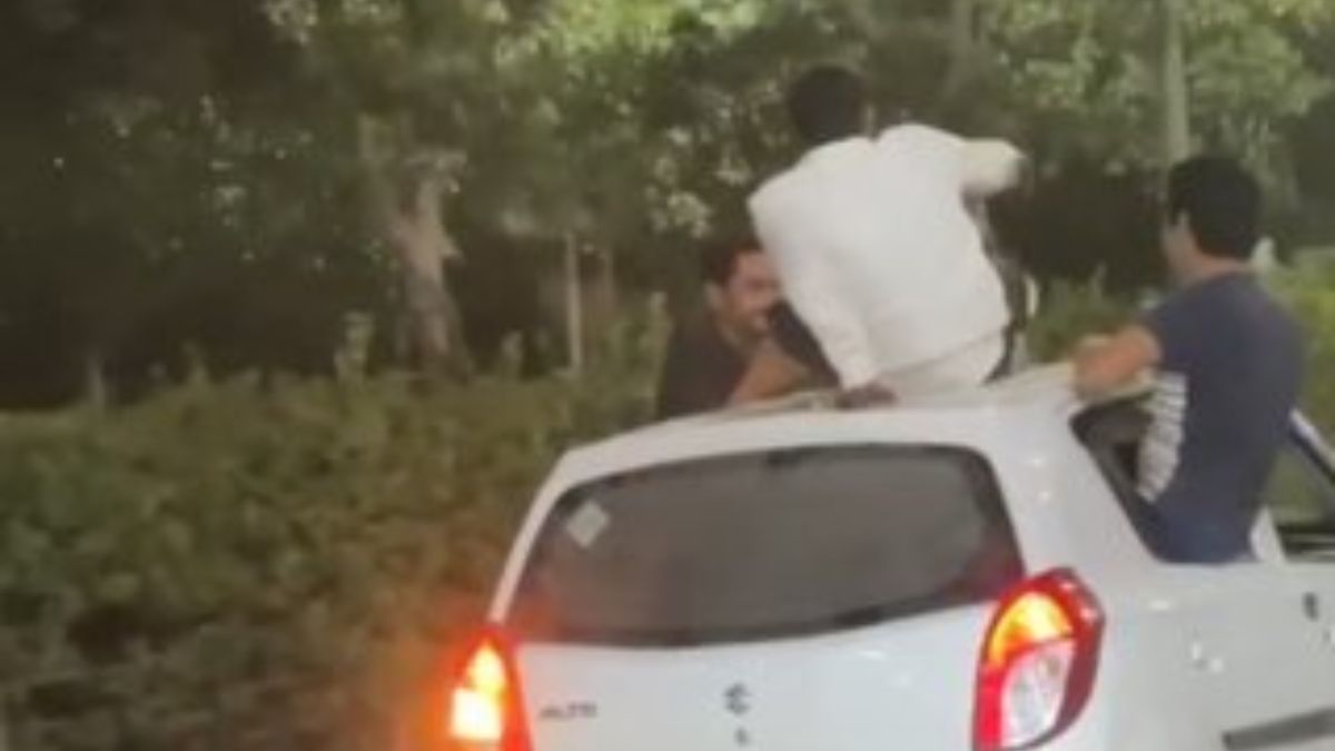 Man Does Push Ups On Top Of Moving Car In Gurgaon Cyber Hub Alto 800 ...