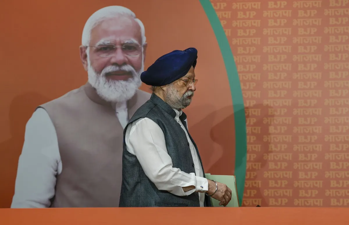 सस्ता होगा पेट्रोल डीजल? लोगों को राहत देने पर केंद्रीय मंत्री हरदीप पुरी ने दिया ये बड़ा बयान Union Minister Puri said on reduction of petrol price We will see in the coming time, what can happe- India TV Hindi