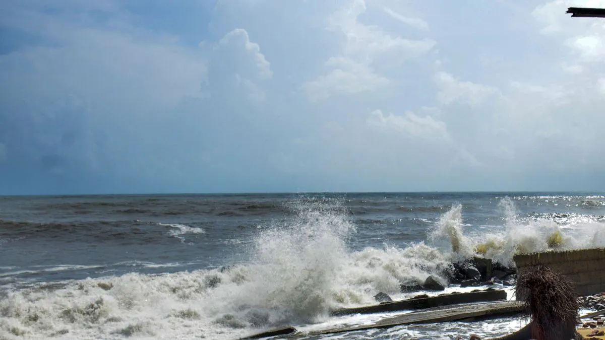 Cyclone Biparjoy LIVE : 140 की रफ्तार से गुजरात के तट से टकराया 'बिपरजॉय', तबाही शुरू बिपरजॉय के चलते सरकार...- India TV Hindi