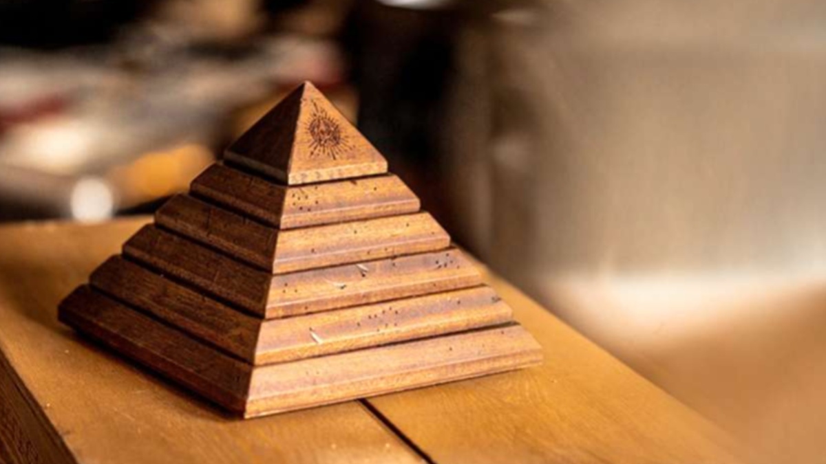 Which pyramid is good for Vastu know where is to keep pyramid in house