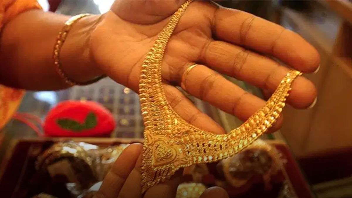 customers-buying-gold-get-a-shock-10-gram-rate-increased-in-single-day