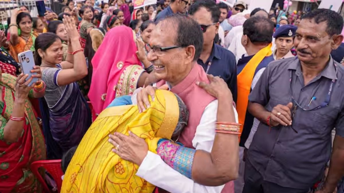 Ladli Bahna Yojana Shivraj transferres one thousand rupees । लाडली बहना योजना: शिवराज ने 1.25 करोड़ महिलाओं के खातों में भेजे एक-एक हजार रुपये