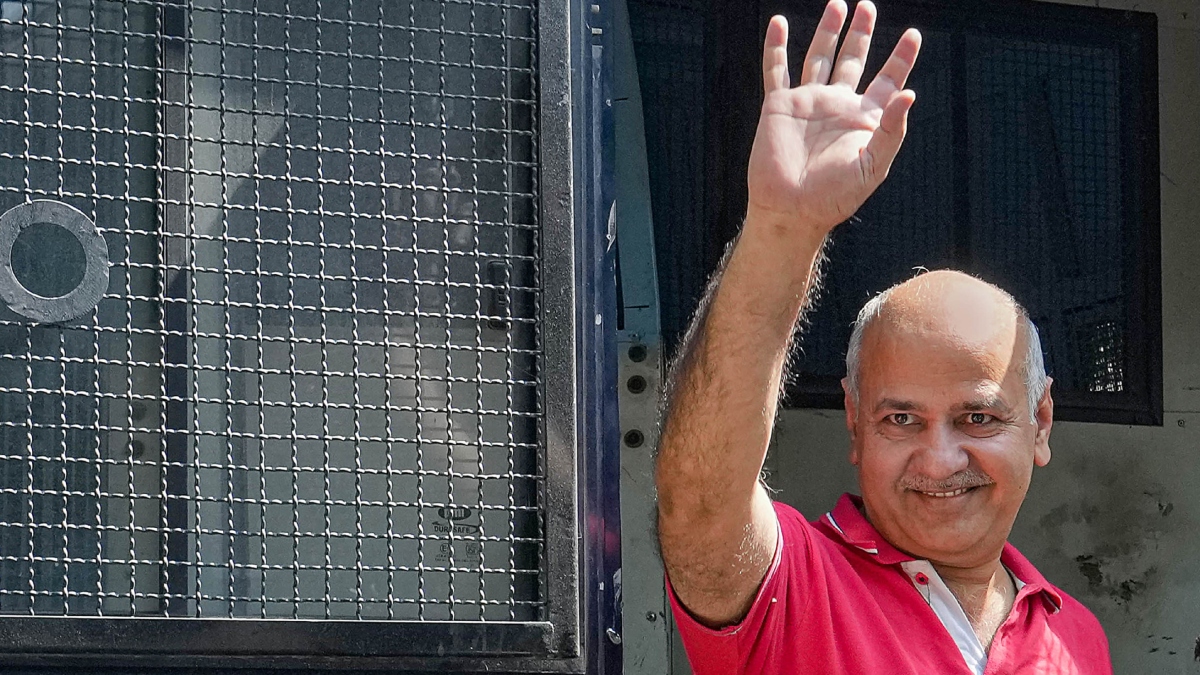 Delhi liquor case Manish Sisodia returned to Tihar jail again file petition in high court to demand to release मनीष सिसोदिया 7 घंटे बाद वापस लौटे तिहाड़, पत्नी से मुलाकात नहीं होने पर फिर पहुंचे कोर्