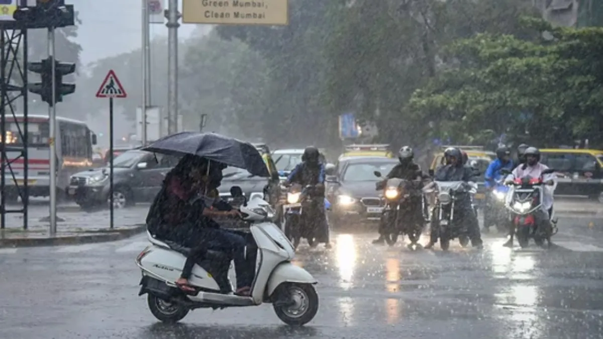 मुंबई के कुछ हिस्सों में हुई झमाझम बारिश, मौसम विभाग ने दो दिनों के लिए जारी किया येलो अलर्ट mumbai rains- India TV Hindi