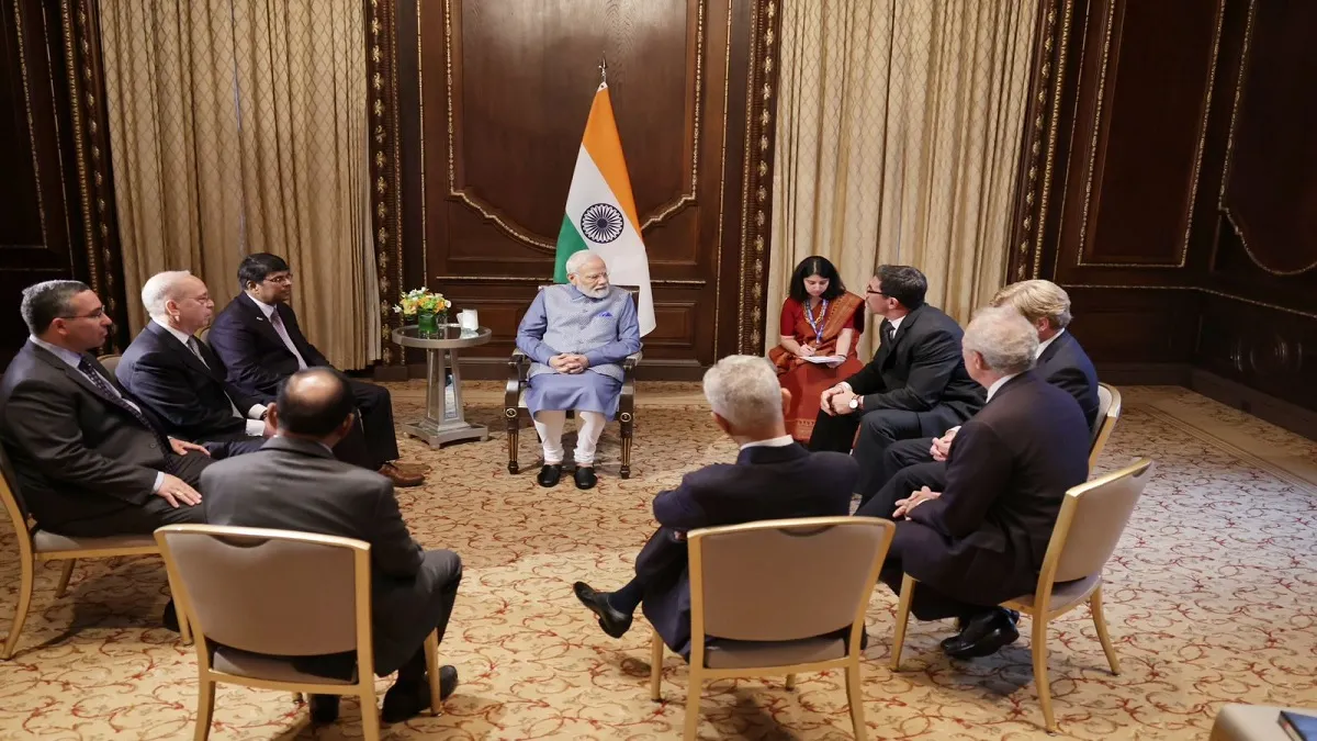 PM Modi US Visit Highlights: यूएन में योग सत्र का नेतृत्व करने के बाद वॉशिंगटन डीसी पहुंचे पीएम मोदी पीएम मोदी ने विशेषज्ञों के साथ आतंकवाद, रणनीतिक मामलों पर की चर्चा, आज शाम यूएन के योगा सत्र में लें- India TV Hindi