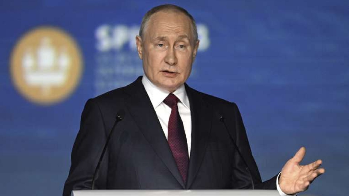 Russia Sent First Batch Of Nuclear Weapons To Belarus,Putin Confirms ...