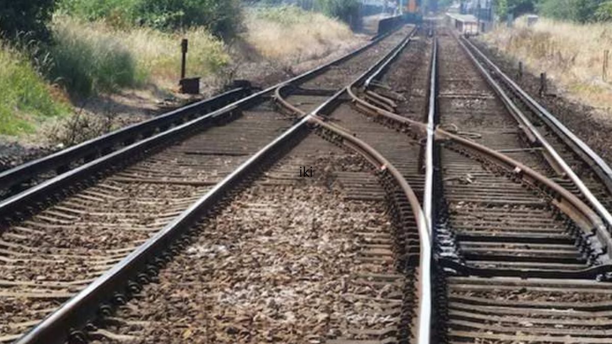 Do you consider railway track and rail line to be the same? know the