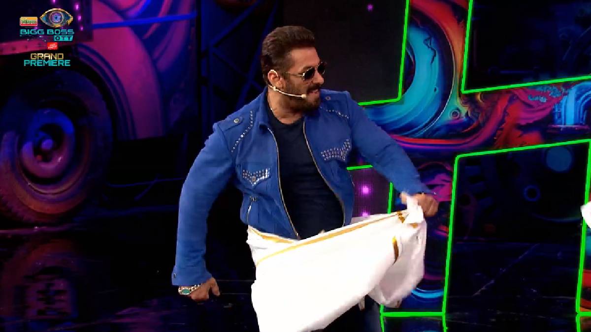 Bigg Boss OTT 2 contestant Cyrus Broacha made Salman Khan wear lungi as soon as he arrived | Bigg Boss OTT 2: सलमान खान को इस कंटेस्टेंट ने आते ही पहना दी लुंगी, हो गया धमाल