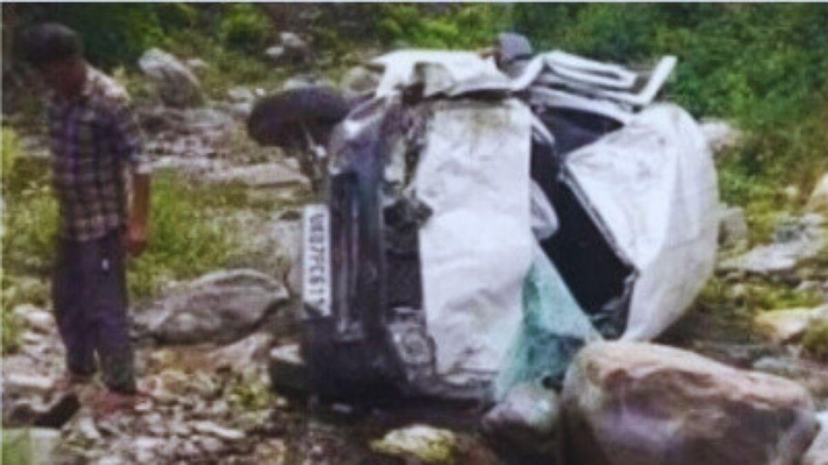 Uttarakhand road accident car of devotees going to Kedarnath fell into ditch elderly died 7उत्तराखंड में दर्दनाक सड़क हादसा, केदारनाथ जा रहे श्रद्धालुओं की गाड़ी खाई में गिरी, बुजुर्ग की मौत, 7 घायल