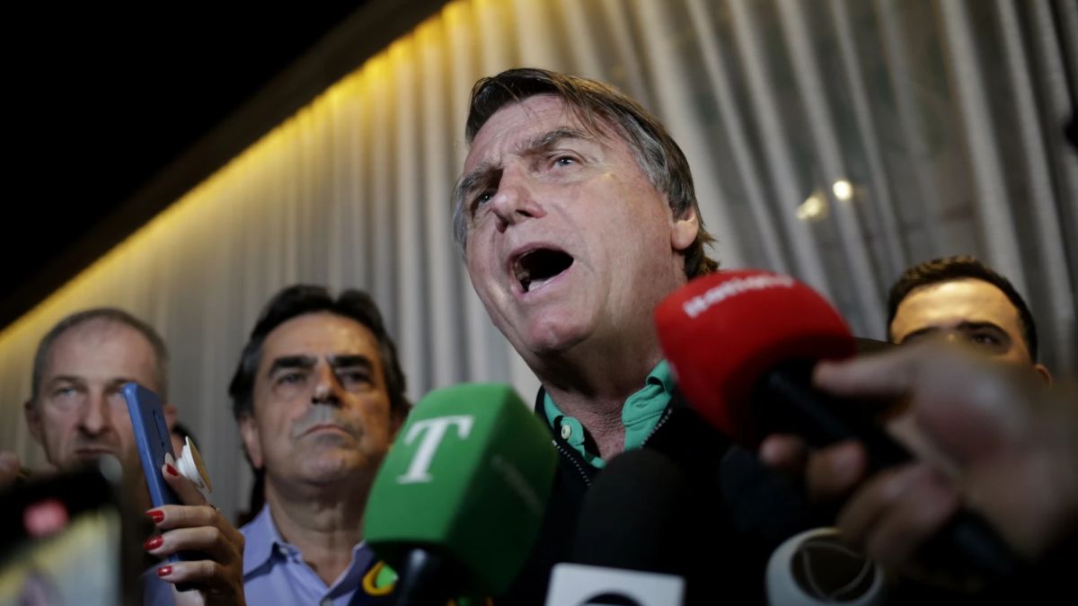 Former Brazilian President Jair Bolsonaro will not be able to contest elections for 8 years/ब्राजील के पूर्व राष्ट्रपति जायर बोल्सोनारो को कोर्ट से बड़ा झटका, 8 वर्ष तक अब नहीं लड़ पाएंगे चुनाव