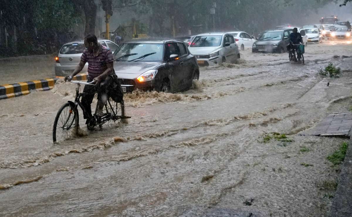 बारिश का ऐसा कहर पहले नहीं देखा! इन राज्यों में तबाही का दिख रहा मंजर । Rain breaks 41-year-old record in Delhi know the condition of your state