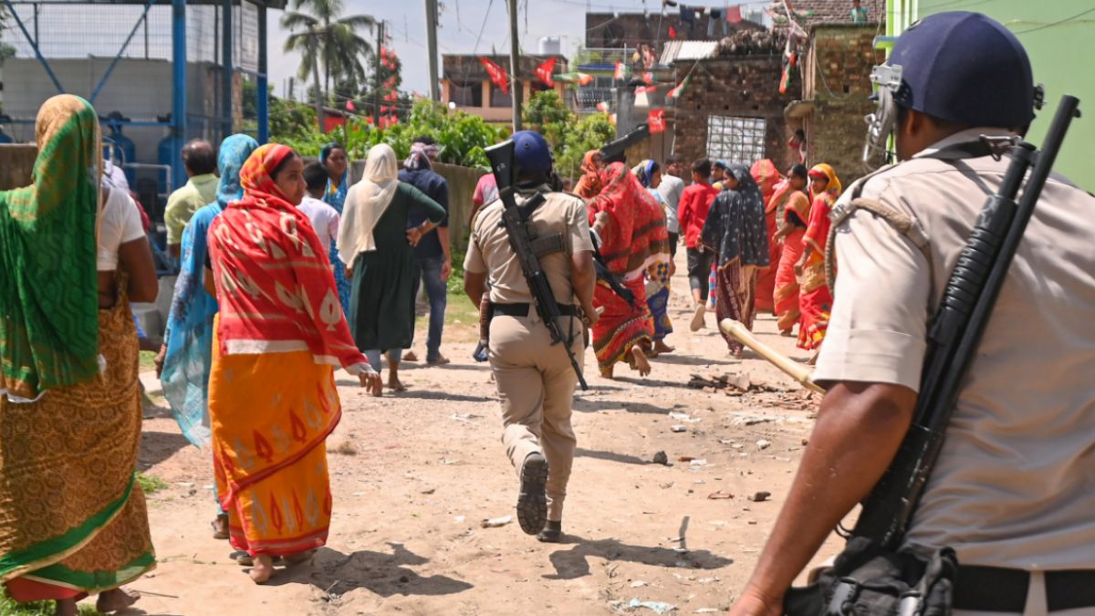 bengal panchayat chunav violence kills 18 people here is the complete report of the polling day । पंचायत चुनाव का ‘रक्तचरित्र’: बम, बंदूक, और 18 की मौत, उड़ गए बैलेट बॉक्स; वोटिंग डे पर क्या-क्या हुआ