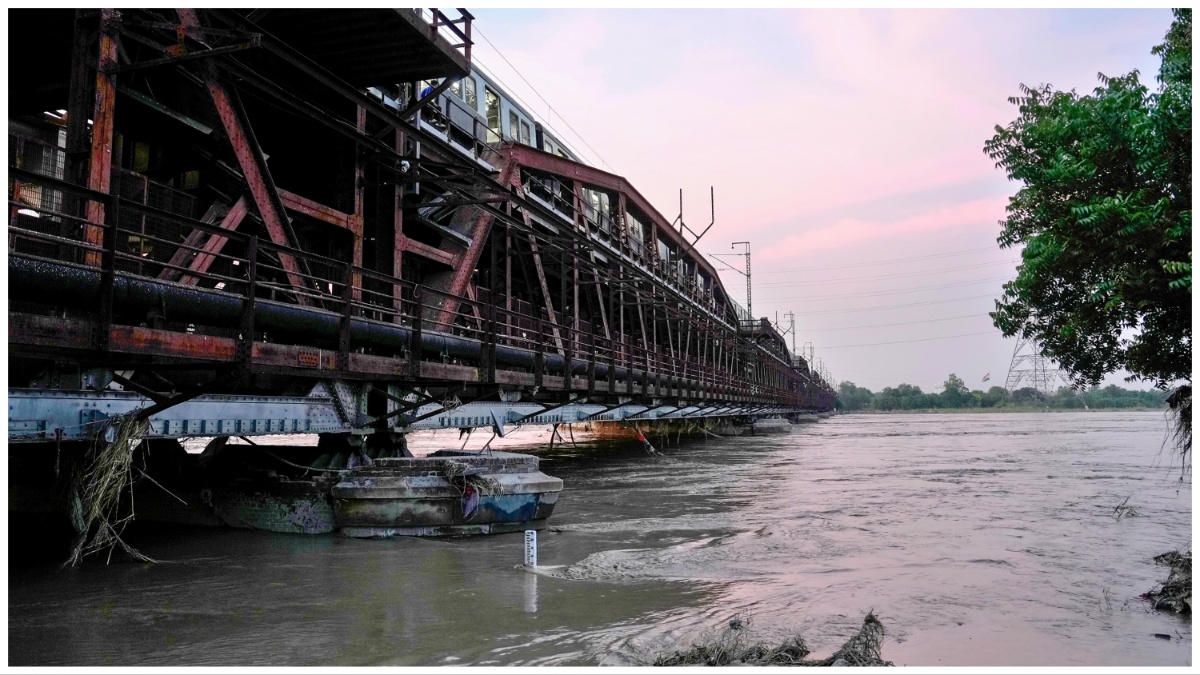 Yamuna’s water level rises again in Delhi, old Loha bridge closed