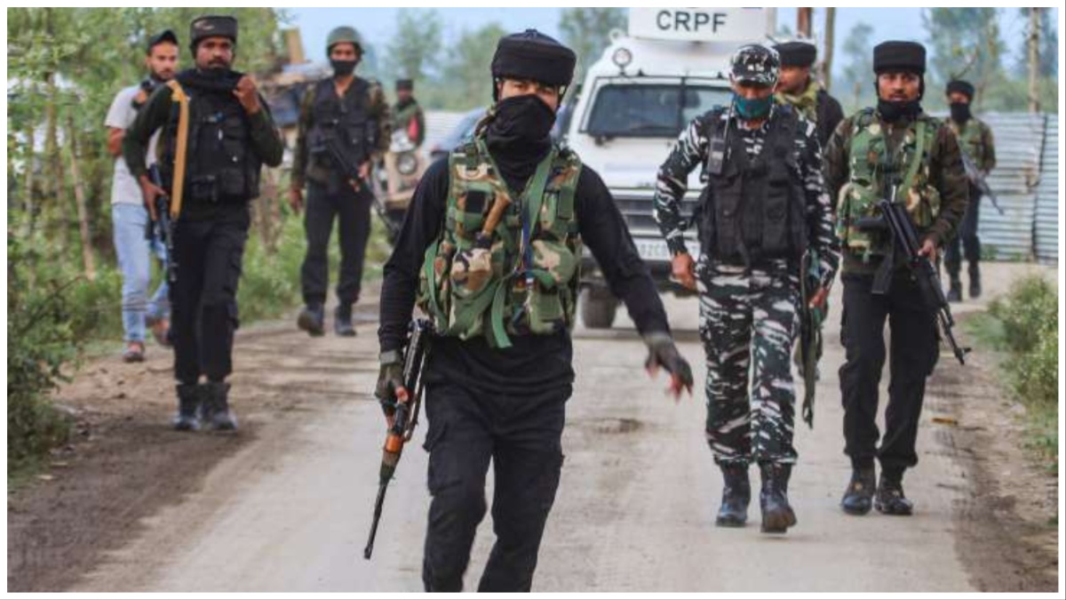 बीएसएफ ने एक आतंकी को किया ढेर, एलओसी से घुसपैठ की कर रहा था कोशिश । BSF killed infiltrating terrorist in Jammu and Kashmir in the Arnia sector of RS Pura