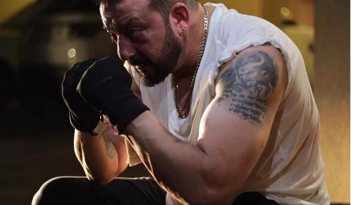 Sanjay Dutt ने सावन में घर पर की भगवान शंकर की पूजा, भक्ति में लीन दिखे एक्टर Sanjay Dutt performs Shiv pooja at home in Sawan shares post on Instagram - India TV Hindi