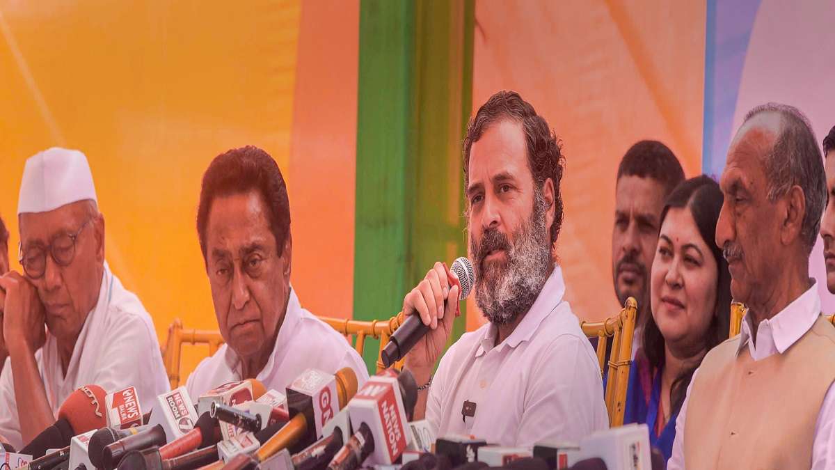 congress party shaken by the controversial statements of its own leaders । मध्य प्रदेश में कांग्रेस की राह में अपने ही बिछा रहे कांटे