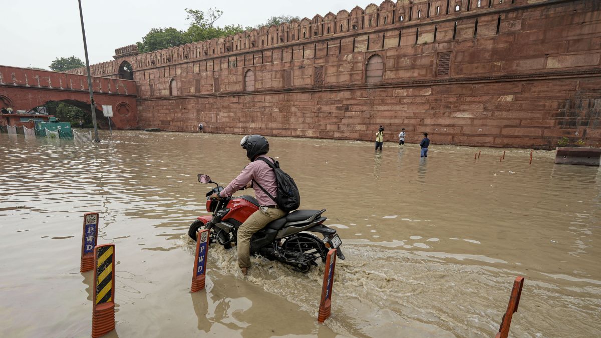 Delhi Floods Yamuna River On Record Rise Flood Water Entered In Many Areas Signature Bridge