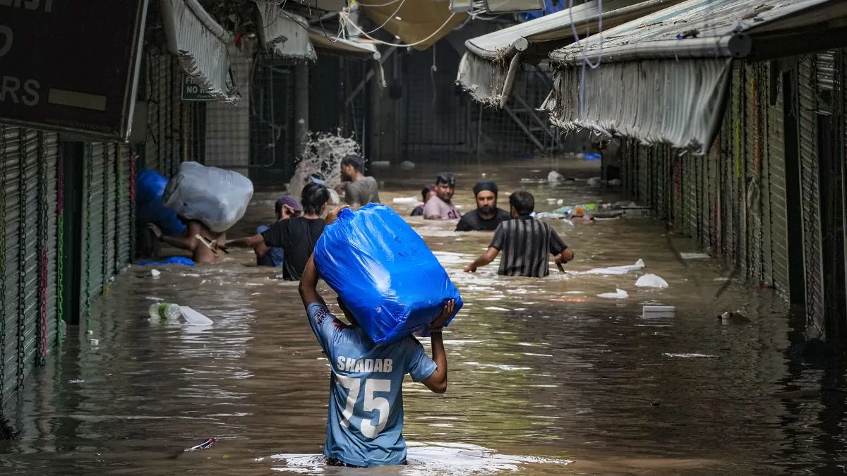 Delhi Floods LIVE: फिर बढ़ा यमुना का जलस्तर, कई इलाके जलमग्न Delhi Floods, Delhi Flood News, extreme flood alert, Yamuna river, Delhi news- India TV Hindi