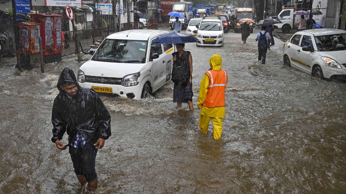 IMD Red alert for rain in Mumbai schools will remain closed tomorrow, chandrapur 5 people died due to lightning