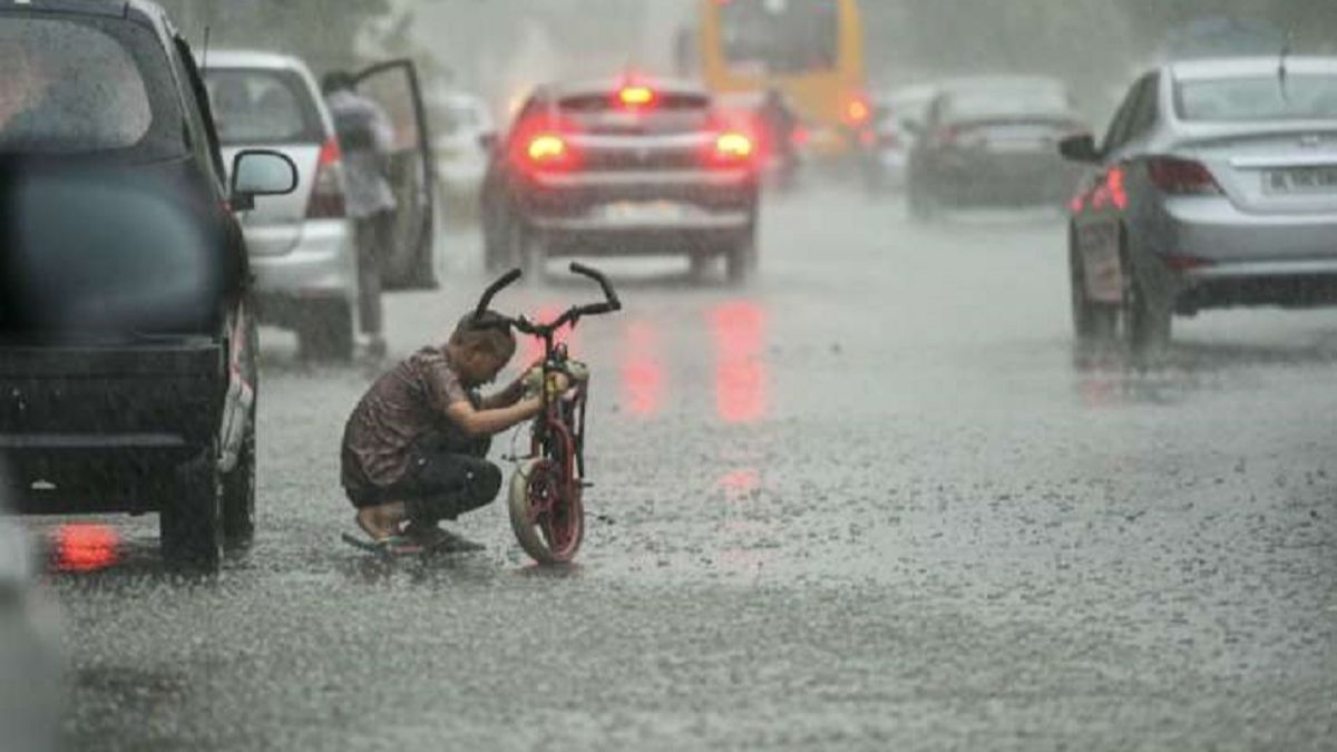Schools and colleges of karnataka closed due to heavy rains, Orange alert issued in many districts । भारी बारिश के कारण इस राज्य के स्कूल और कॉलेज हुए बंद, कई जिलों में ऑरेंज अलर्ट जारी Schools and colleges of karnataka closed due to heavy rains, Orange alert issued in many districts । भारी बारिश के कारण इस राज्य के स्कूल और कॉलेज हुए बंद, कई जिलों में ऑरेंज अलर्ट जारी