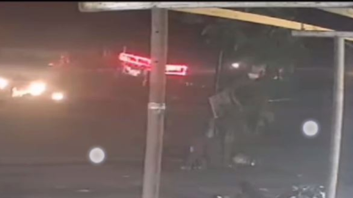 Mumbai-Nashik highway container trampled ice cream tempo one person killed three badly injured VIDEO: कार को बचाने में बेकाबू हुआ कंटेनर, आइसक्रीम टेम्पो को रौंदा, 1 शख्स की मौत-3 बुरी तरह घायल