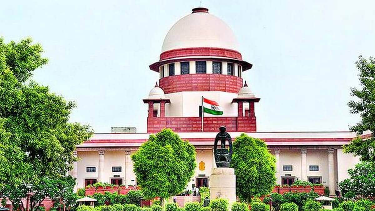 The issue of control over the officers of Delhi, the Supreme Court issued to the Central Government