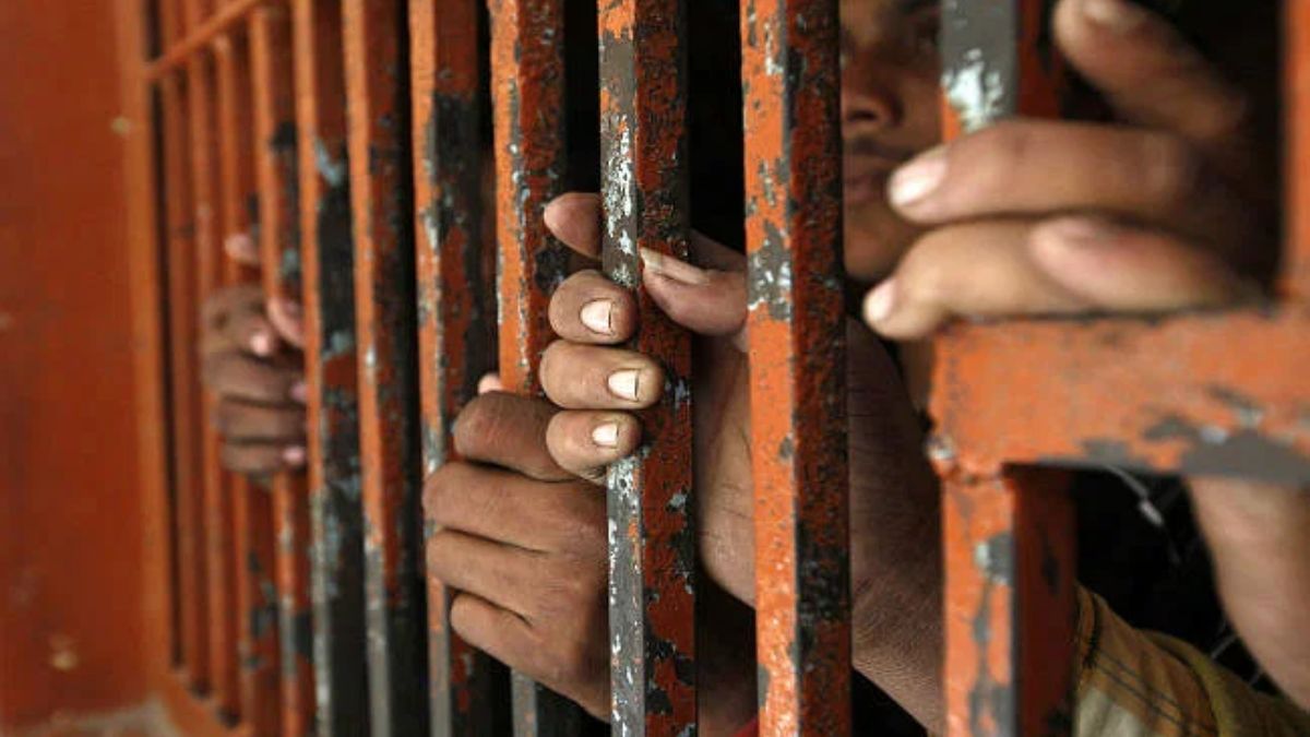 कोरोना के दौरान लखनऊ जेल से पैरोल पर गए कई कैदी फरार l Many prisoners absconded from Lucknow jail on parole during Corona were released for 90 days in 2021 and still missing