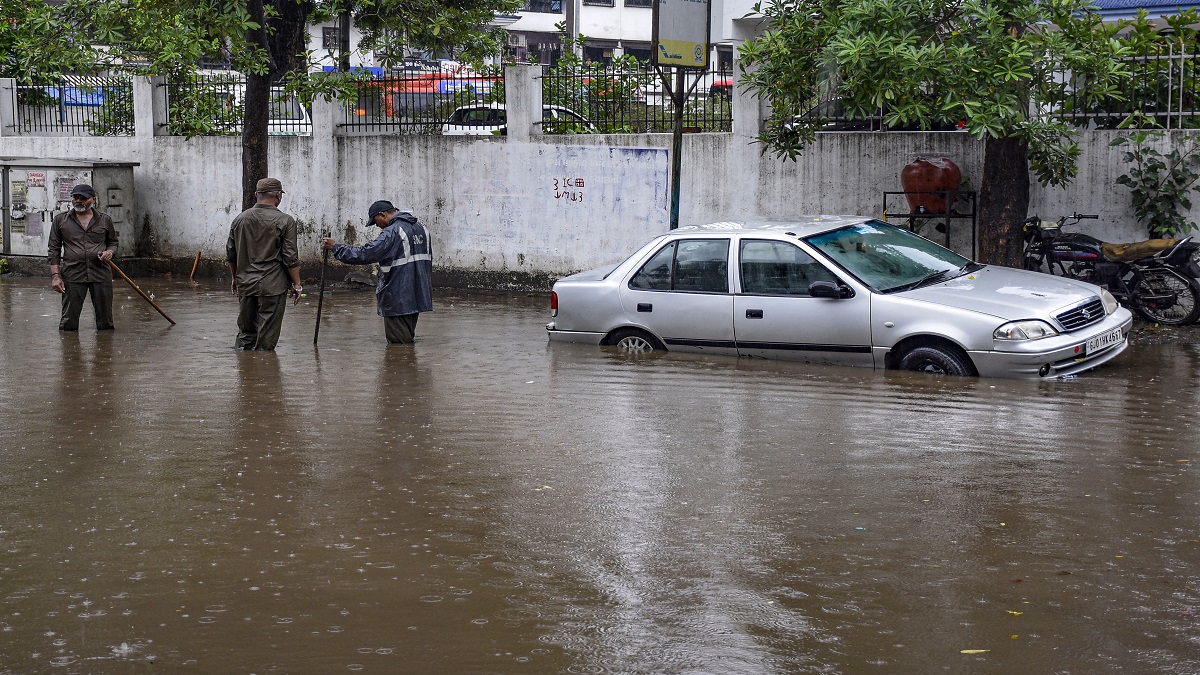 gujarat monsoon rainall alert imd predicts heavy rain in south gujarat । गुजरात में आफत बना मानसून, 9.5 इंच बारिश से राजकोट हुआ पानी-पानी, IMD ने बताया 4 दिन तक कैसा रहेगा मौसम