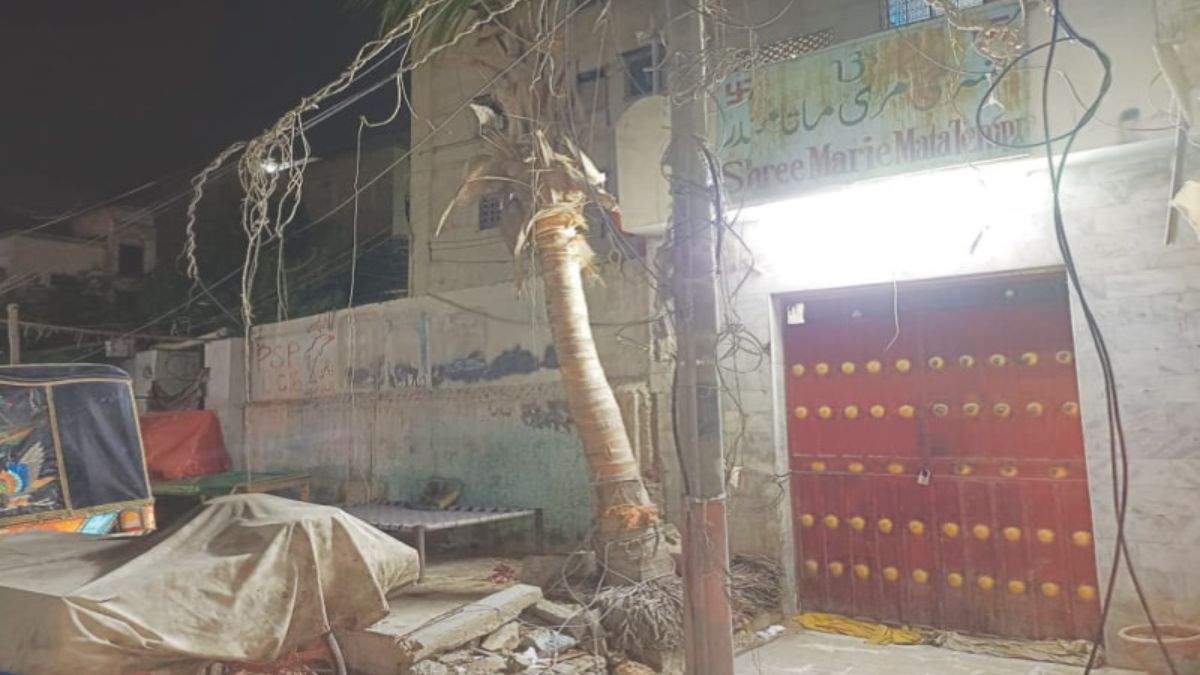 Pakistan again did nefarious act broke 150 year old temple of Hindus just on this point/पाकिस्तान ने फिर की नापाक हरकत, सिर्फ इस बात पर तोड़ दिया हिंदुओं का 150 साल पुराना मंदिर