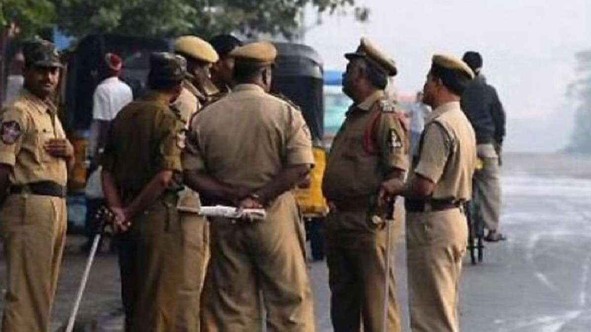 Bagaha communal clash during religious procession internet services suspended बिहार के बगहा में धार्मिक जुलूस के दौरान हुईं हिंसक झड़पें, इंटरनेट सेवाएं निलंबित