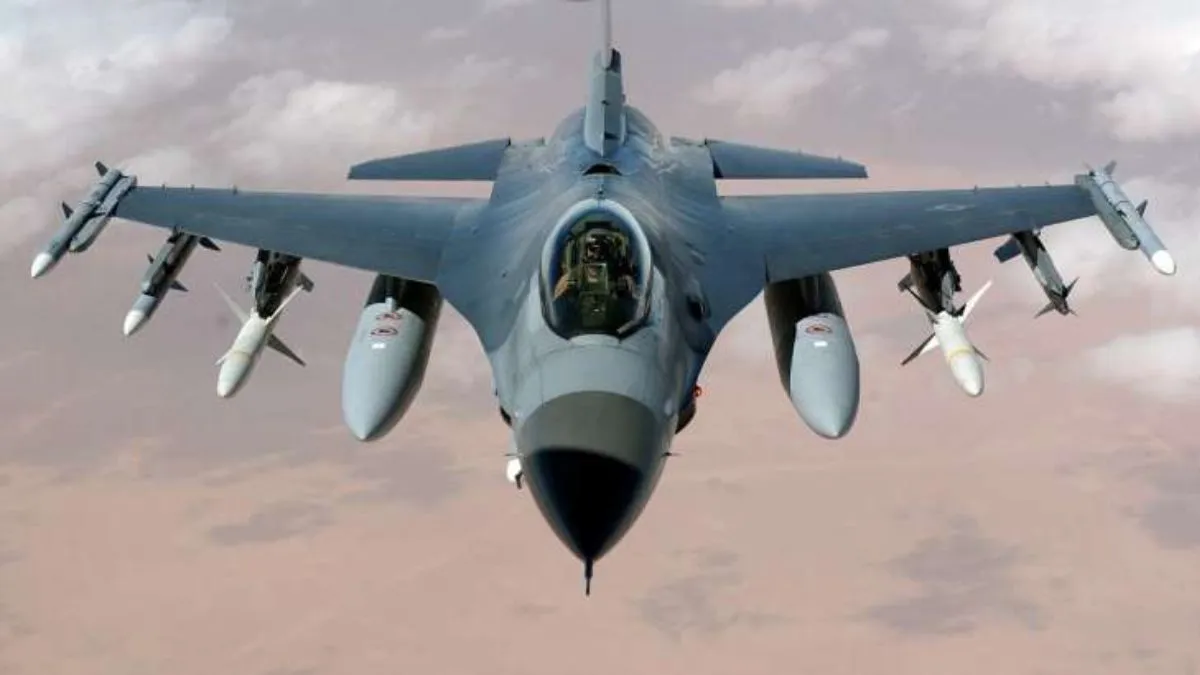 यूक्रेन के लिए जंग में गेमचेंजर साबित होगा अमेरिकी लड़ाकू विमान F-16? जानिए क्या हैं इसकी खूबियां? यूक्रेन के लिए जंग में गेमचेंजर साबित होगा अमेरिकी लड़ाकू विमान F-16? जानिए क्या हैं इसकी खूबियां?- India TV Hindi