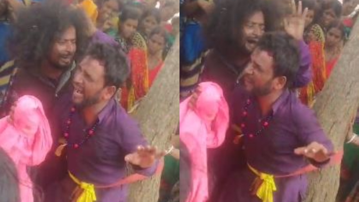 Patna daniyawan villagers thrashed two fakir fiercely tie to tree in child lifting rumours video viral VIDEO: हाथ जोड़कर मिन्नतें करते रहे फकीर, कभी चप्पल तो कभी ईंट से पीटते रहे गांव के लोग