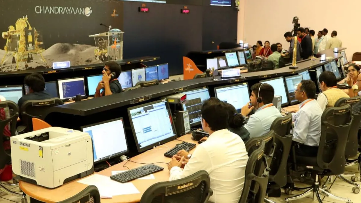 चंद्रयान-3 : 15 साल में ISRO का तीसरा अभियान, पहले मिशन में मिली थी अहम सफलता, चंद्रमा पर बर्फ का लगाया था पता इसरो - India TV Hindi