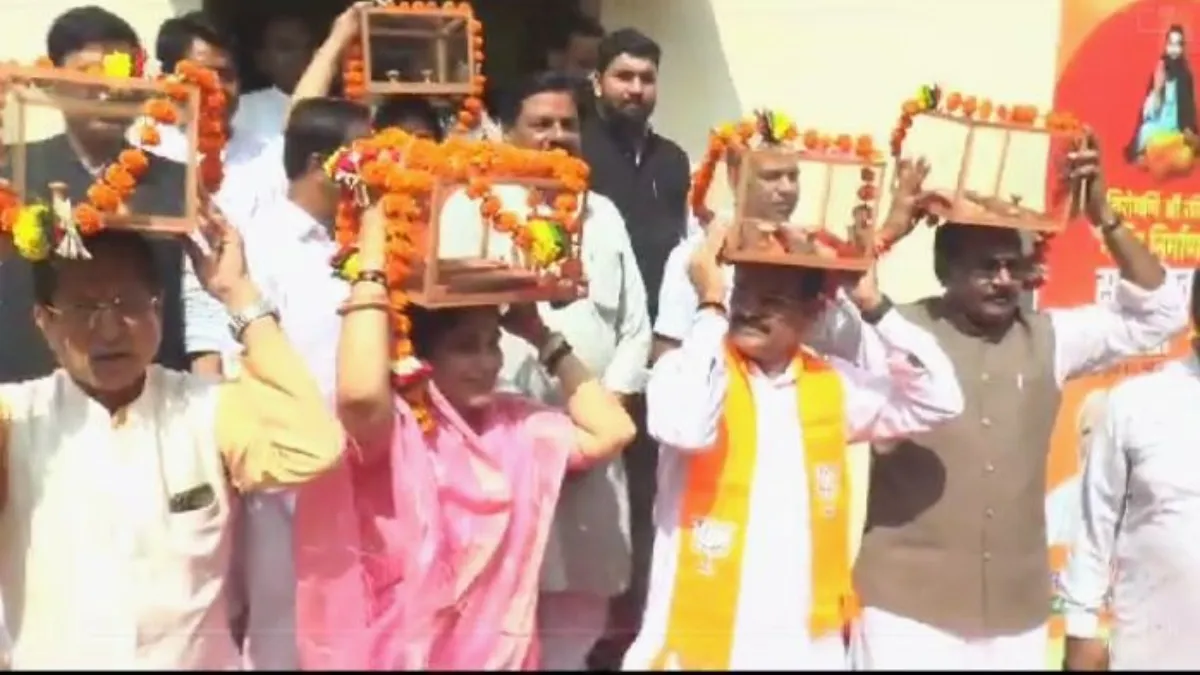 मध्य प्रदेश में अब दलित वोट बैंक साधने की तैयारी में BJP, सागर में पीएम मोदी रखेंगे संत रविदास के भव्य मंदिर की नींव समरसता यात्रा- India TV Hindi