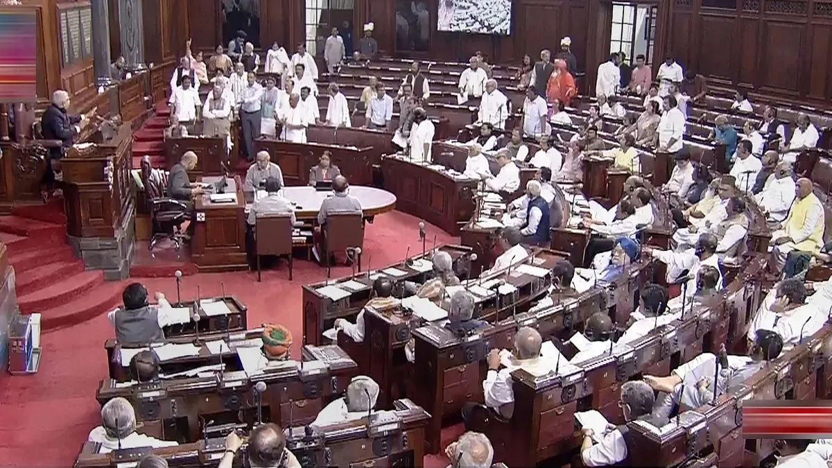 Parliament Monsoon Session Live : दिल्ली सर्विस बिल लोकसभा में पेश, हंगामा, कार्यवाही स्थगित मानसून सत्र- India TV Hindi
