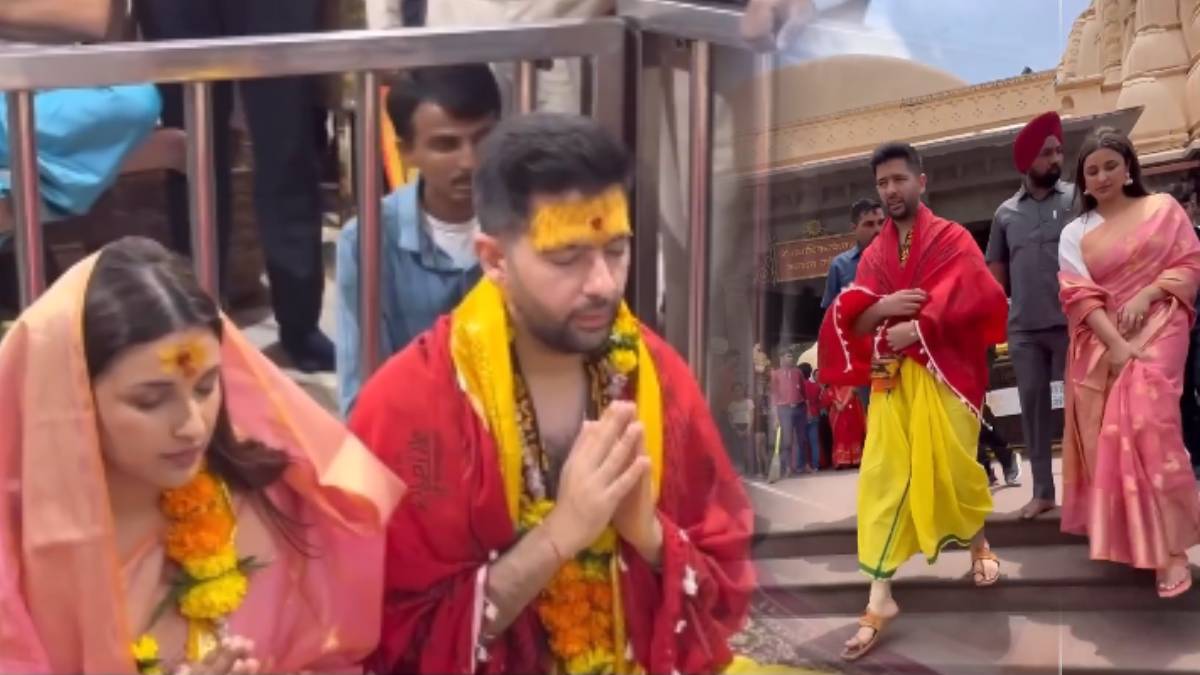Parineeti Chopra took the blessings of Mahakal with fiance Raghav Chadha fans caught sight of the couple | परिणीति चोपड़ा ने मंगेतर राघव चड्ढा संग लिया महाकाल का आशीर्वाद, फैंस ने उतारी कपल की नजर Parineeti Chopra took the blessings of Mahakal with fiance Raghav Chadha fans caught sight of the couple | परिणीति चोपड़ा ने मंगेतर राघव चड्ढा संग लिया महाकाल का आशीर्वाद, फैंस ने उतारी कपल की नजर